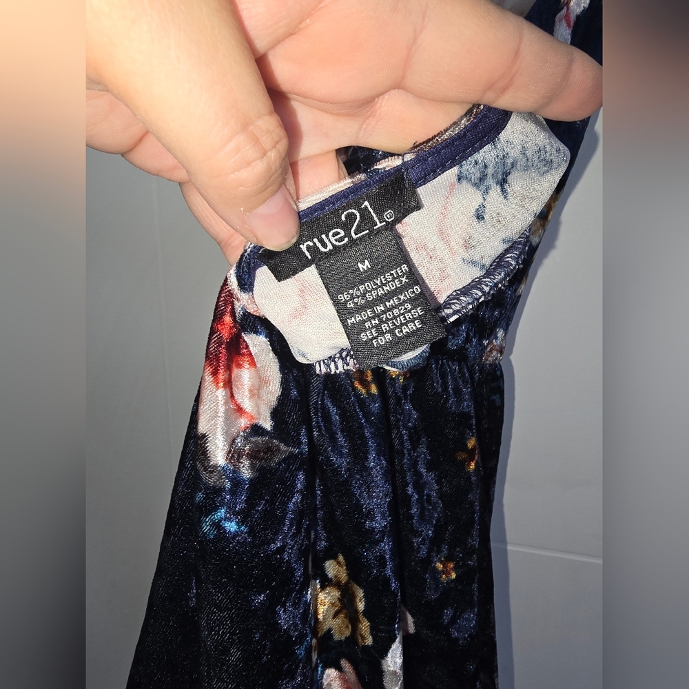 Rue 21 Floral Velvet Romper Sz M - Picture 4 of 5